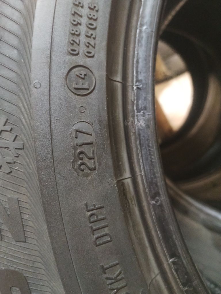 Opony 215/60R17 zimowe Semperit komplet.