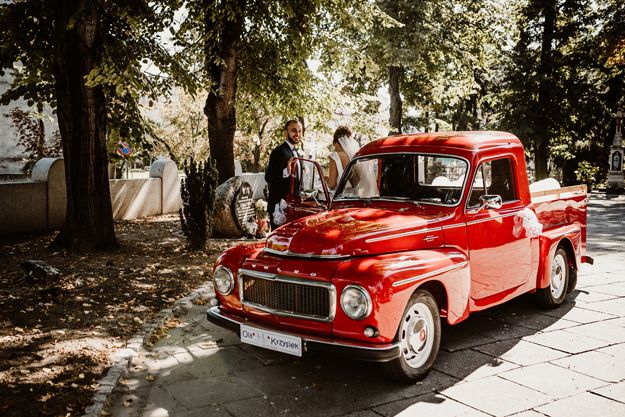 Auto samochód do ślubu zabytkowe Volvo pickup. Prowadź sam