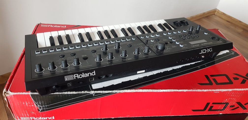 Roland JD Xi Syntezator/Groovebox