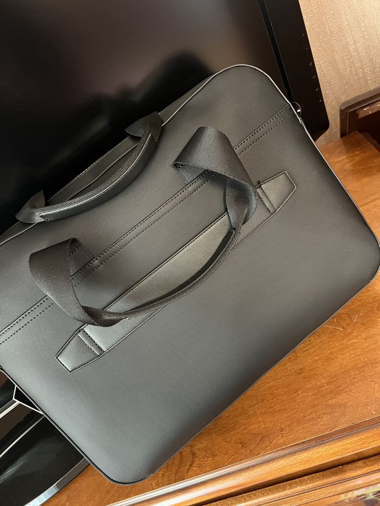 Продам дуже гарну офісний портфель для документів або сумку для ноутбу