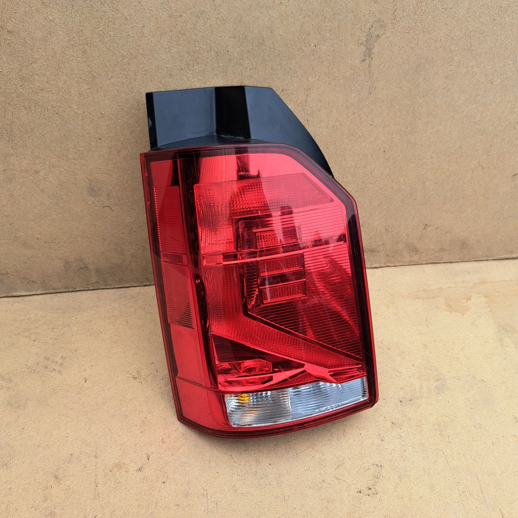 Lampa lewy tył volkswagen t6 lift europa