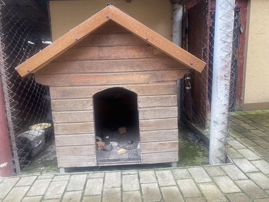 Продам собачу будку