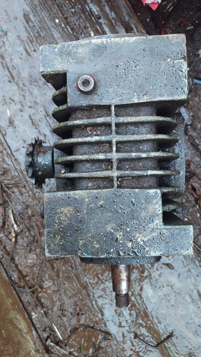 Редуктор в чудовому стані+два більших редуктора