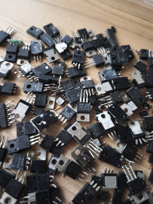 Tranzystory mocy 300 szt, 0,5kg Toshiba, SK Japan, PBYR, NEC, SEC inne