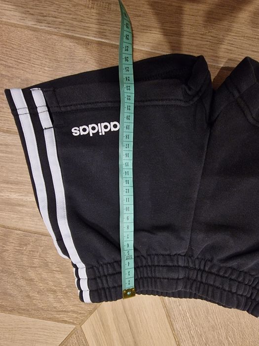 Czarne krotkie bawełniane spodenki Adidas 116/122 na trenning w-f