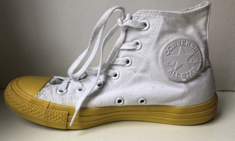 Białe Converse Chuck Taylor all star z żółtą podeszwą