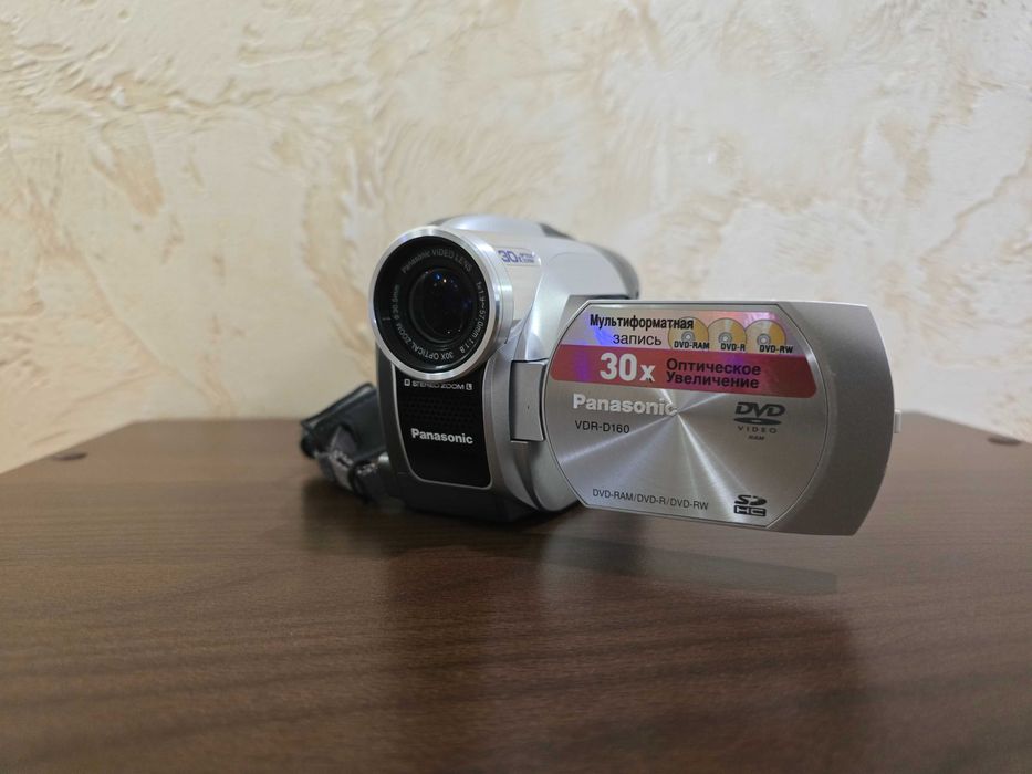 Відео-, фотокамера Panasonic VDR-D160 EE-S.