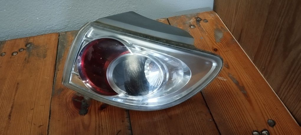 Mazda dy 2 lampa tył tylna prawa lampa Mazda 2 lift nr35