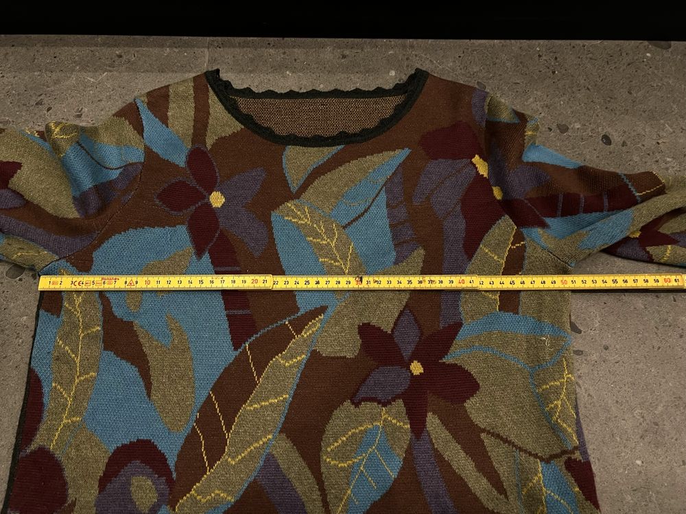 Sweter w liście/rośliny na jesień-zimę