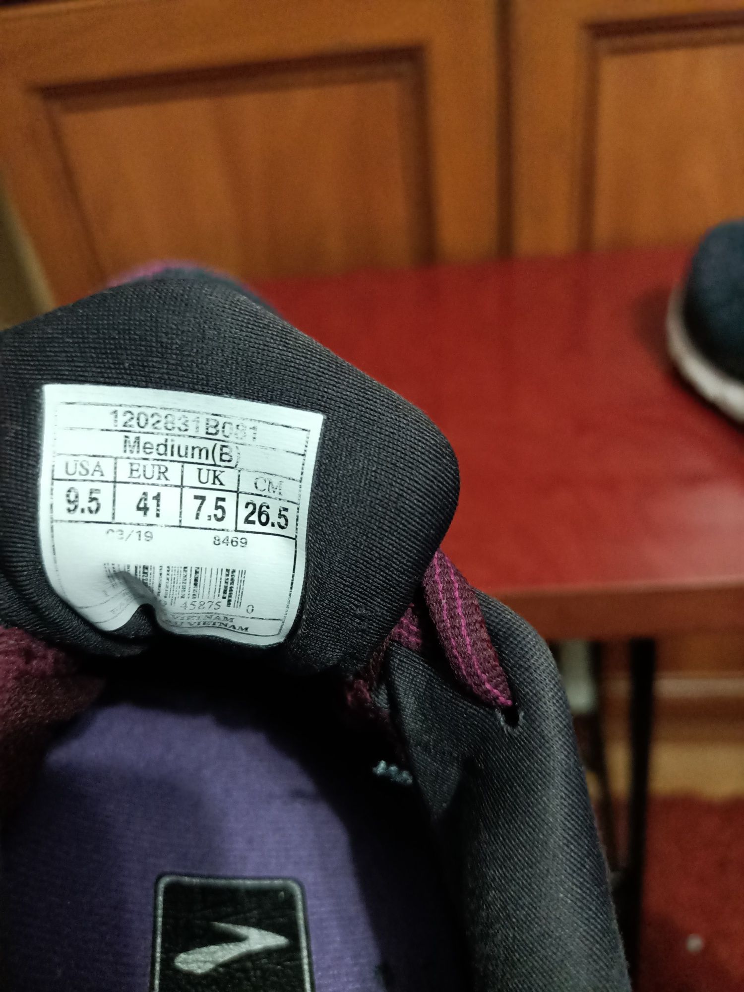 Взуття, кросівки Brooks.