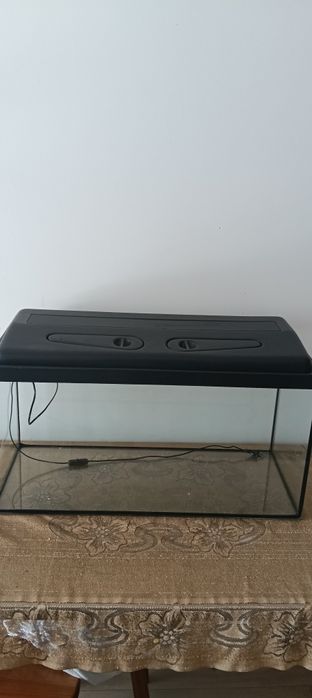 Sprzedam akwarium 120 l z pokrywą i oświetleniem