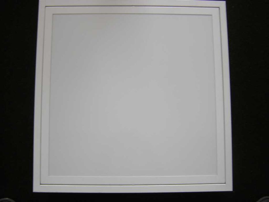 Oprawa oświetleniowa do sufitu podwieszanego - 62 cm x 62 cm