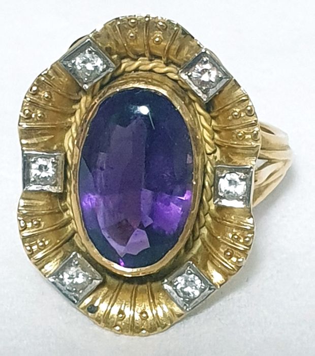 Magnífico antigo anel em ouro 18 K com ametista e diamantes