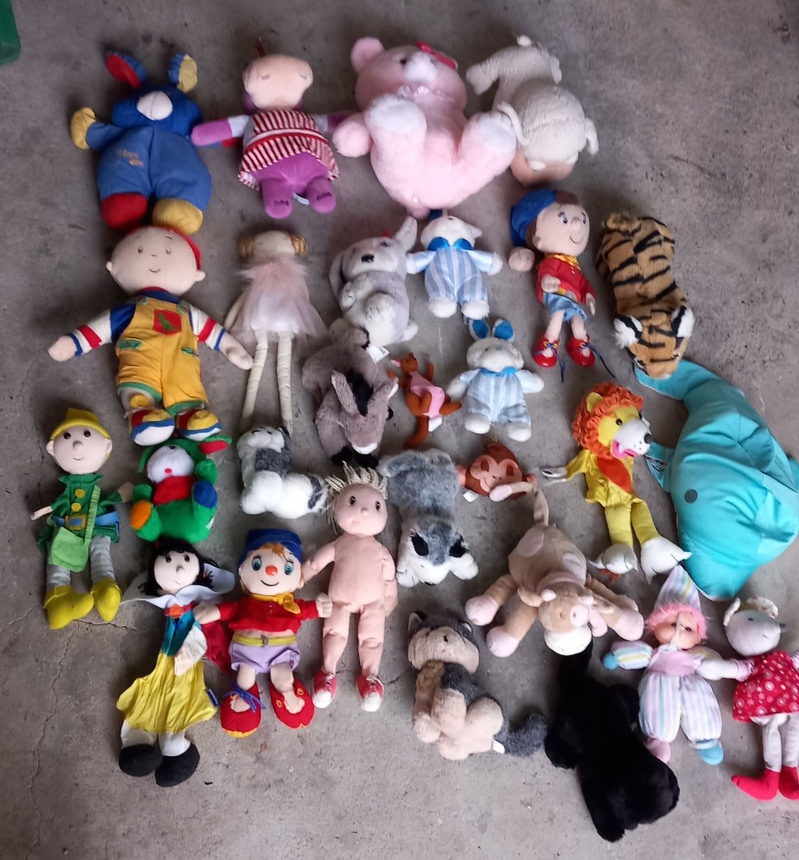 Conjunto + de 50 peluches