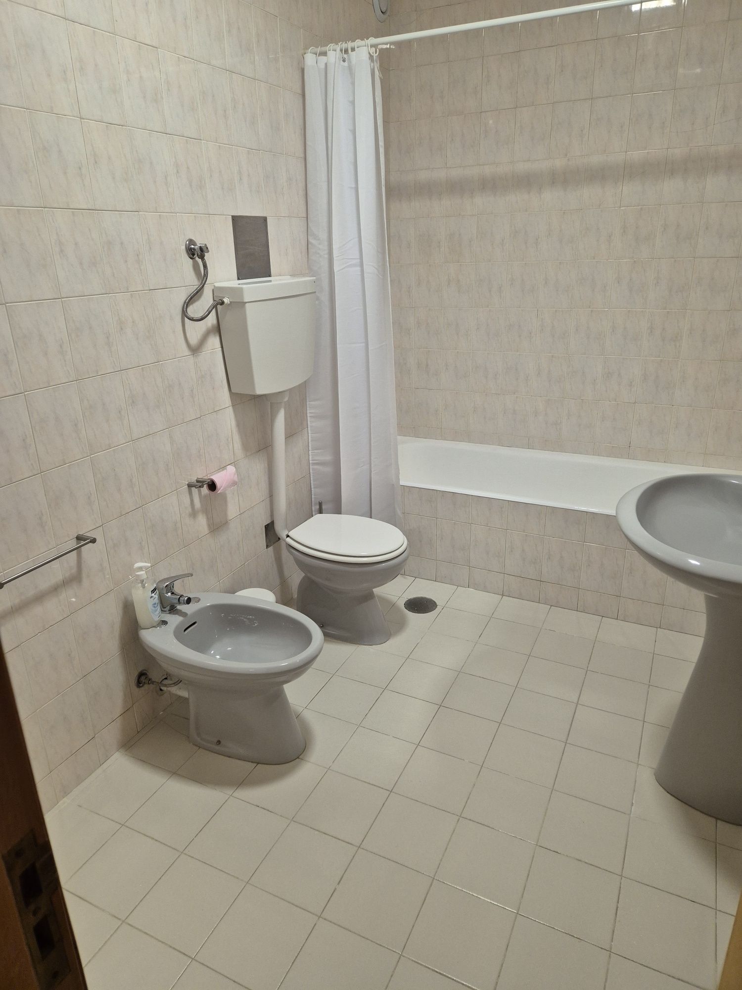 Alugo quarto para estudantes/professores