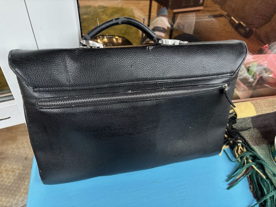 Шкіряний портфель з потертостями