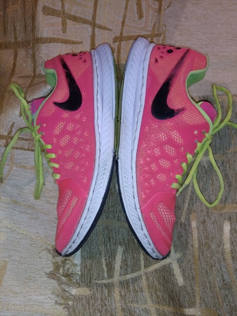 Nike кросовки беговые летние сетка 37,5 розовые кораловые