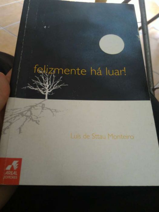 Livro Felizmente há luar!