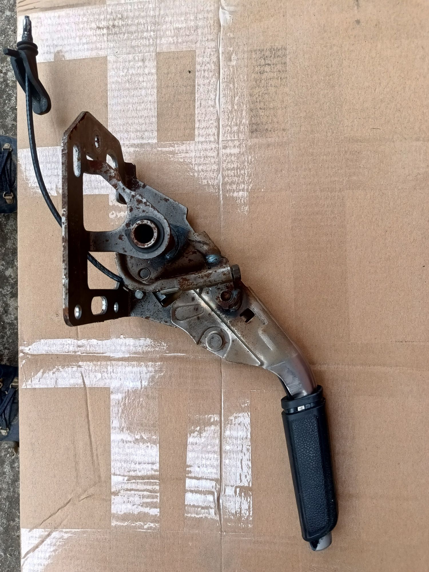 Lewarek dźwignia hamulca ręcznego Ford Focus MK2