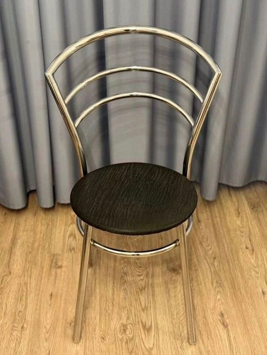 Кухонний стіл та стільці