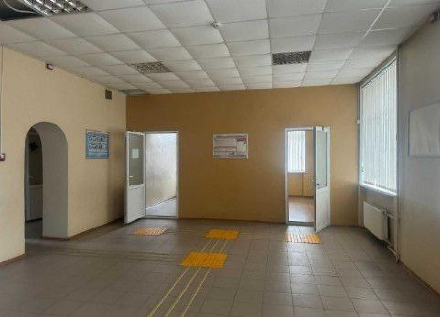 Здам на вул. Новаторів, 4 приміщення на 363 м²
