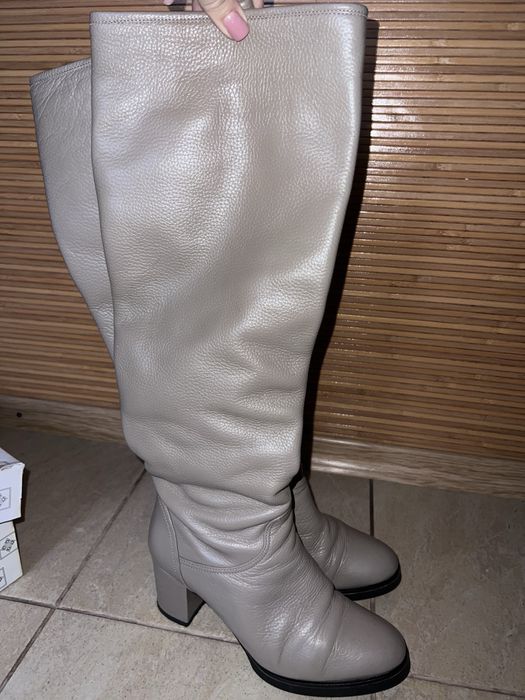 Зимові до коліна чоботи жіночі