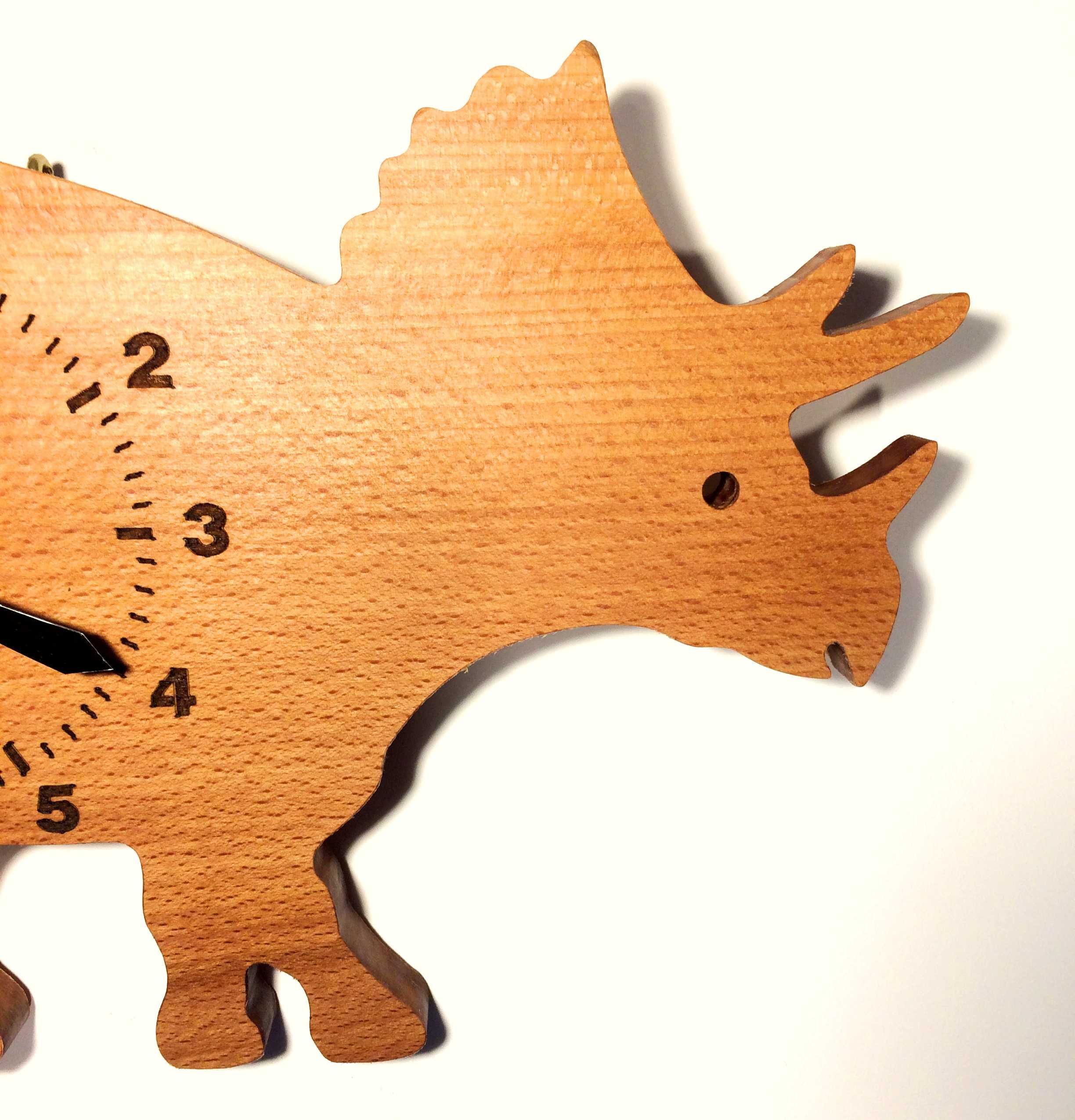Часы из дерева Динозавр. Настенные часы в детскую.