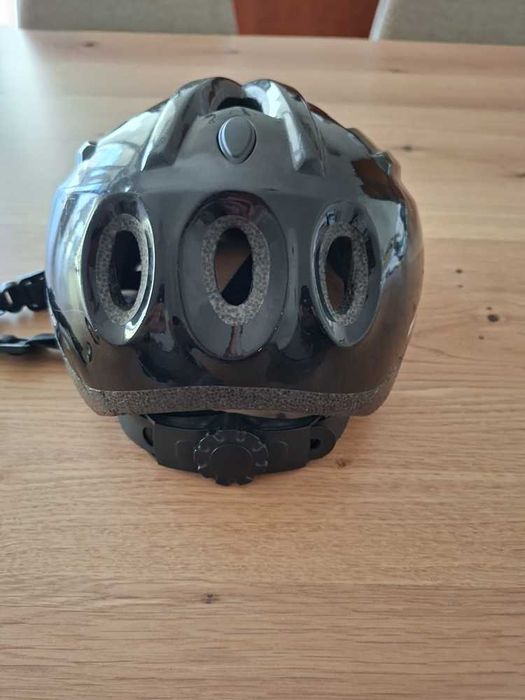 Capacete de bicicleta.