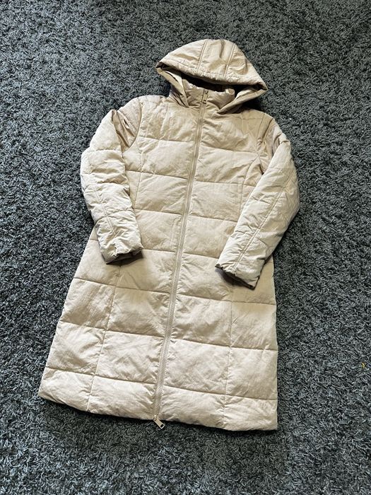 Жіночий бежевий пуховик