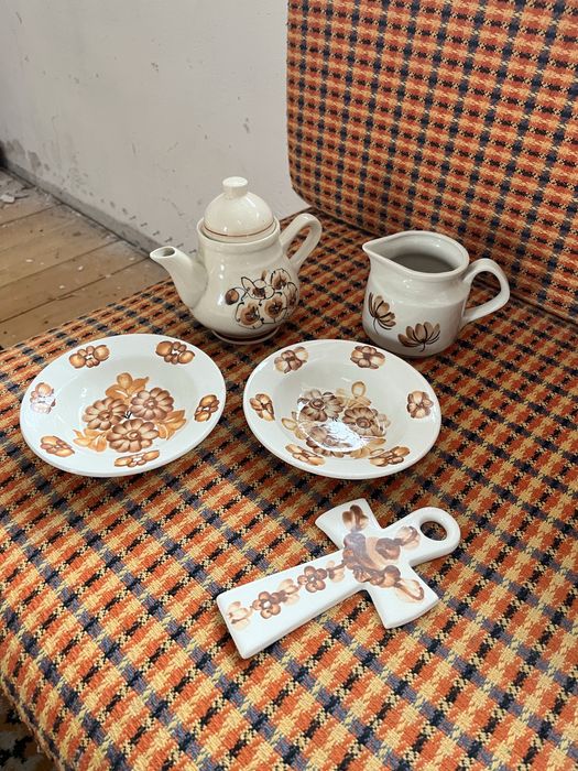 Zestaw dzbanek mlecznik talerzyki