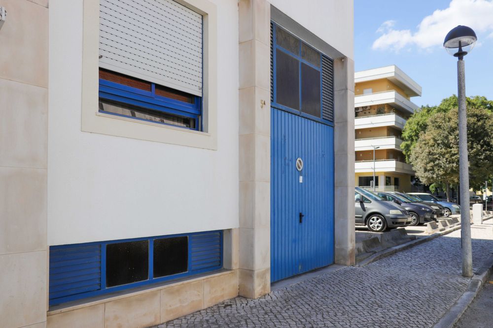 Garagem com anexo em Setúbal