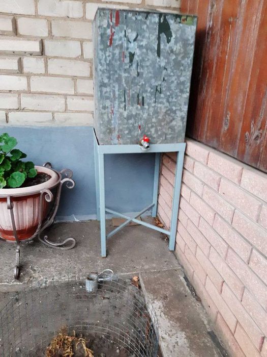 Емкость оцинкованная 110л с подставкой