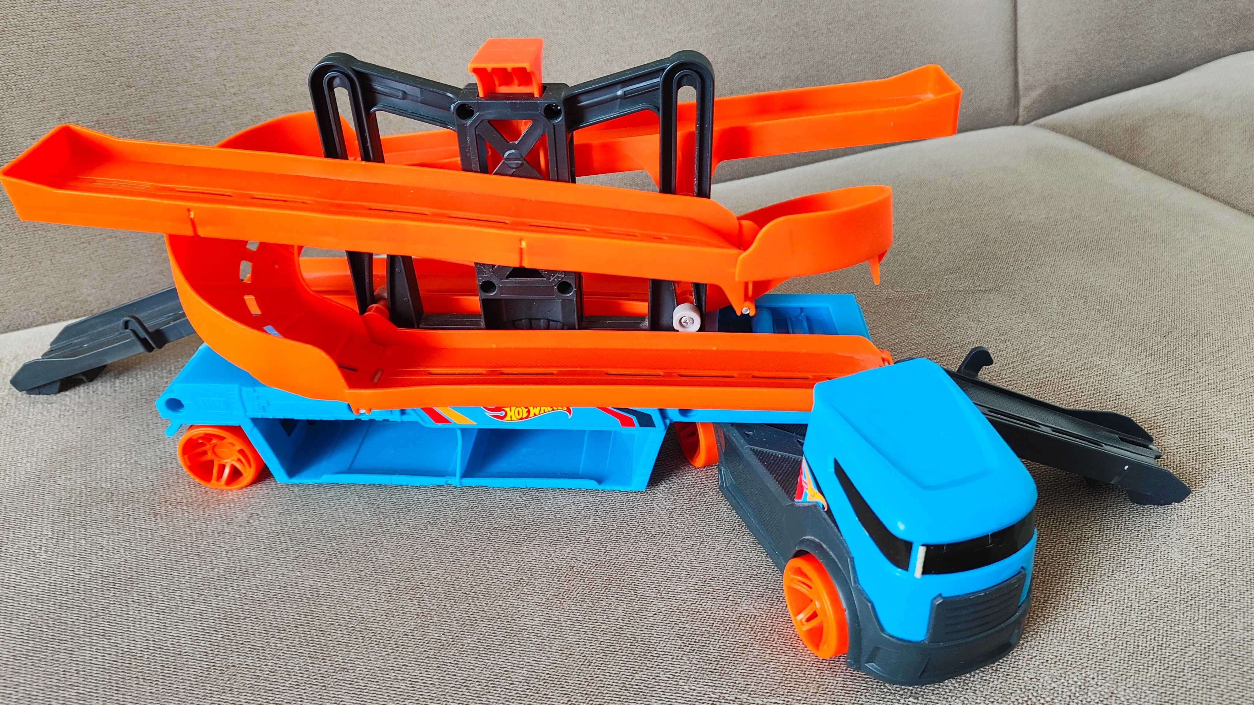 Hot Wheels City Mega Hauler Transporter