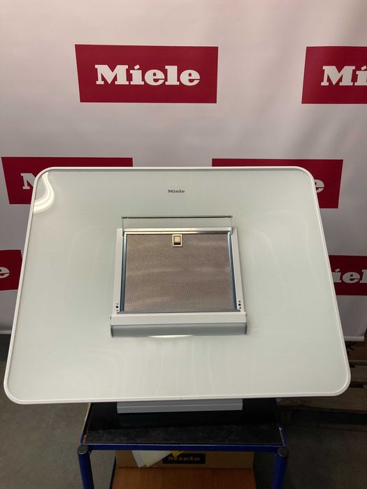Настінна декоративна витяжка DA 6996 W Miele