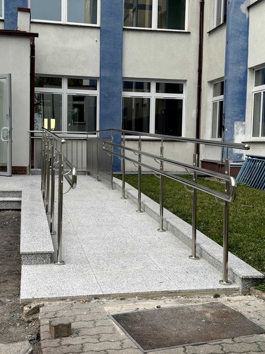 Poręcze - podjazdy dla osób niepełnosprawnych, balustrady