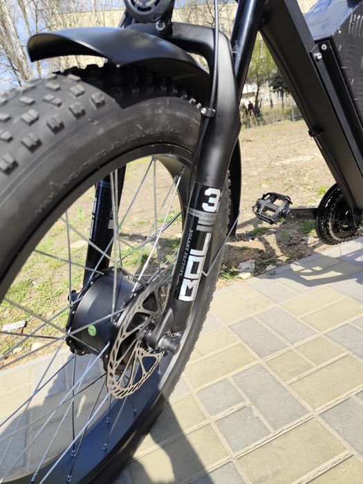 Потужний повнопривідний електрофетбайк