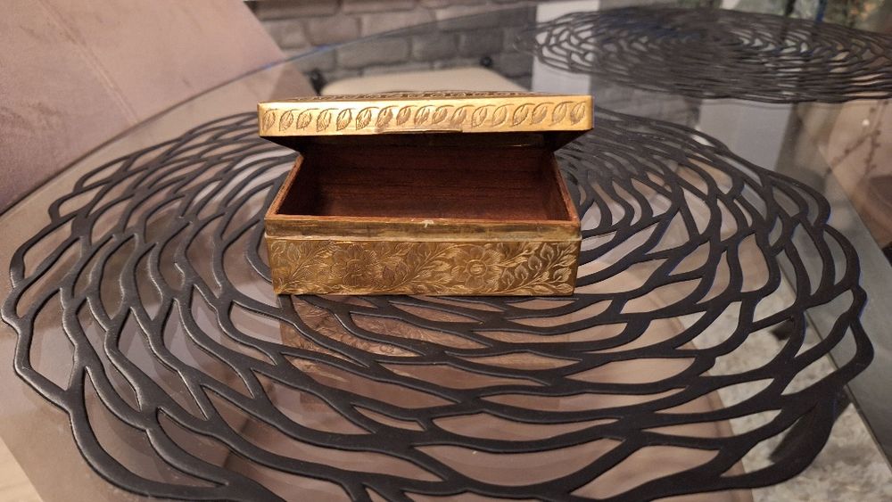 Szkatułka z mosiadzu.