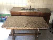 Bancada e mesa de jantar