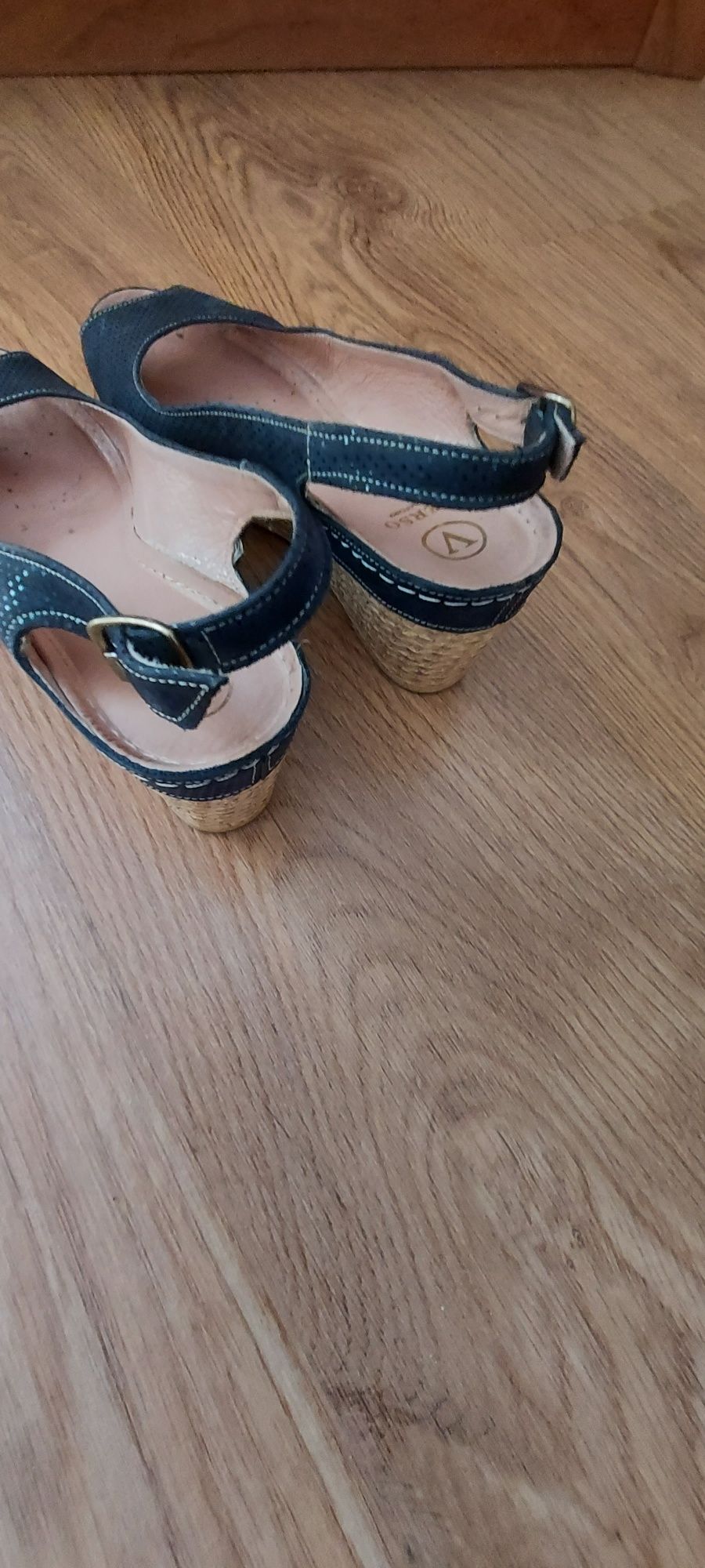 Buty na koturnie Verso