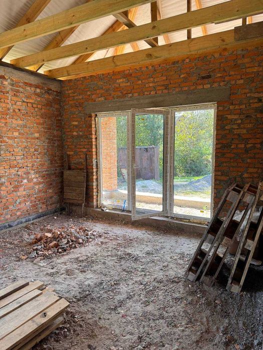 Продаж сучасного будинку поруч з озером. Район (Лезневе)