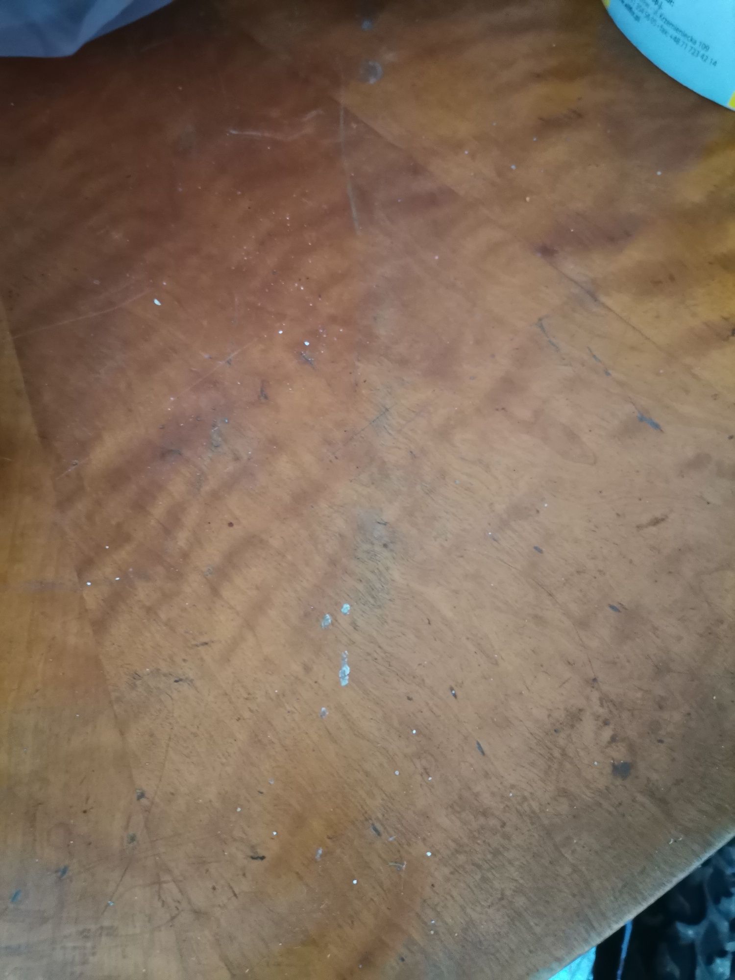 Stary stół do renowacji