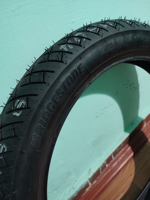 Дві Bridgestone BT46 3.25 R19