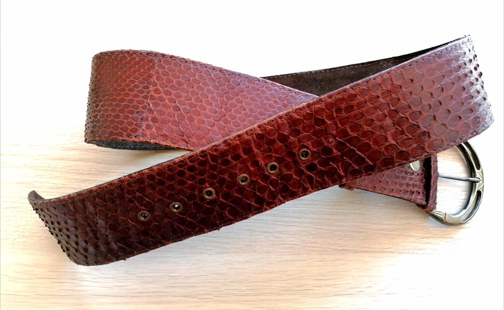 Cintos em pele de cobra genuína