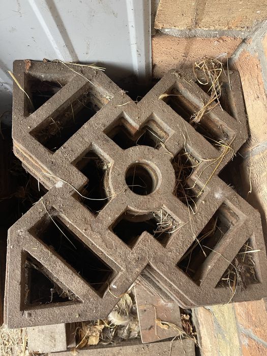 Решітка декаративна чавунна 40 х 40 см