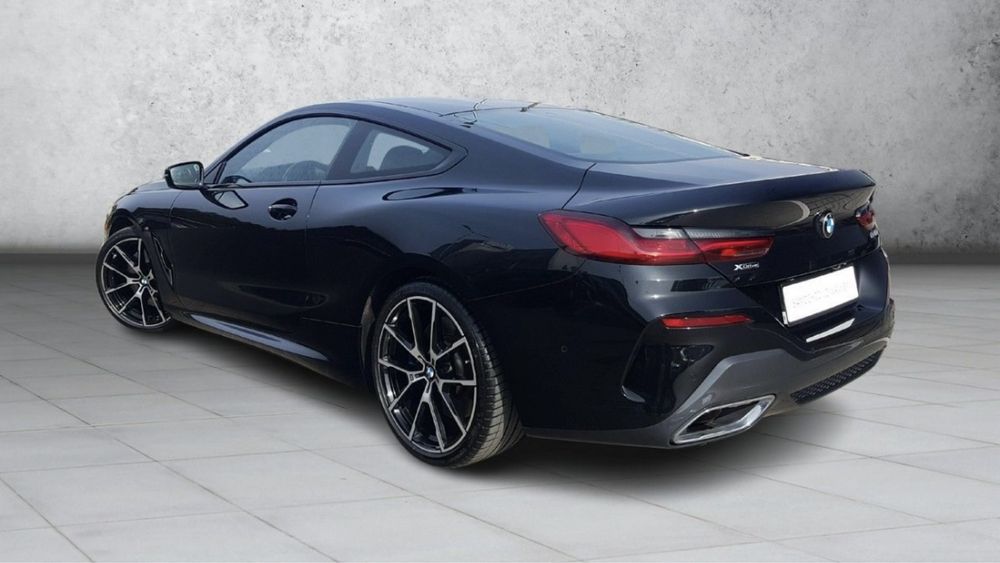 BMW THE 8 czarne