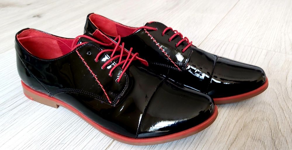 Nowe czarne półbuty lakierki damskie Lasocki – r. 38