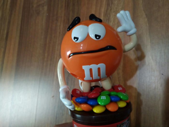 Boneco raro da M&M's laranja