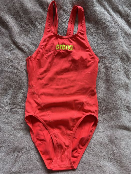 Яскравий суцільний купальник Arena на 6-7 років
