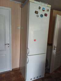 Продам двухкамерный холодильник Electrolux