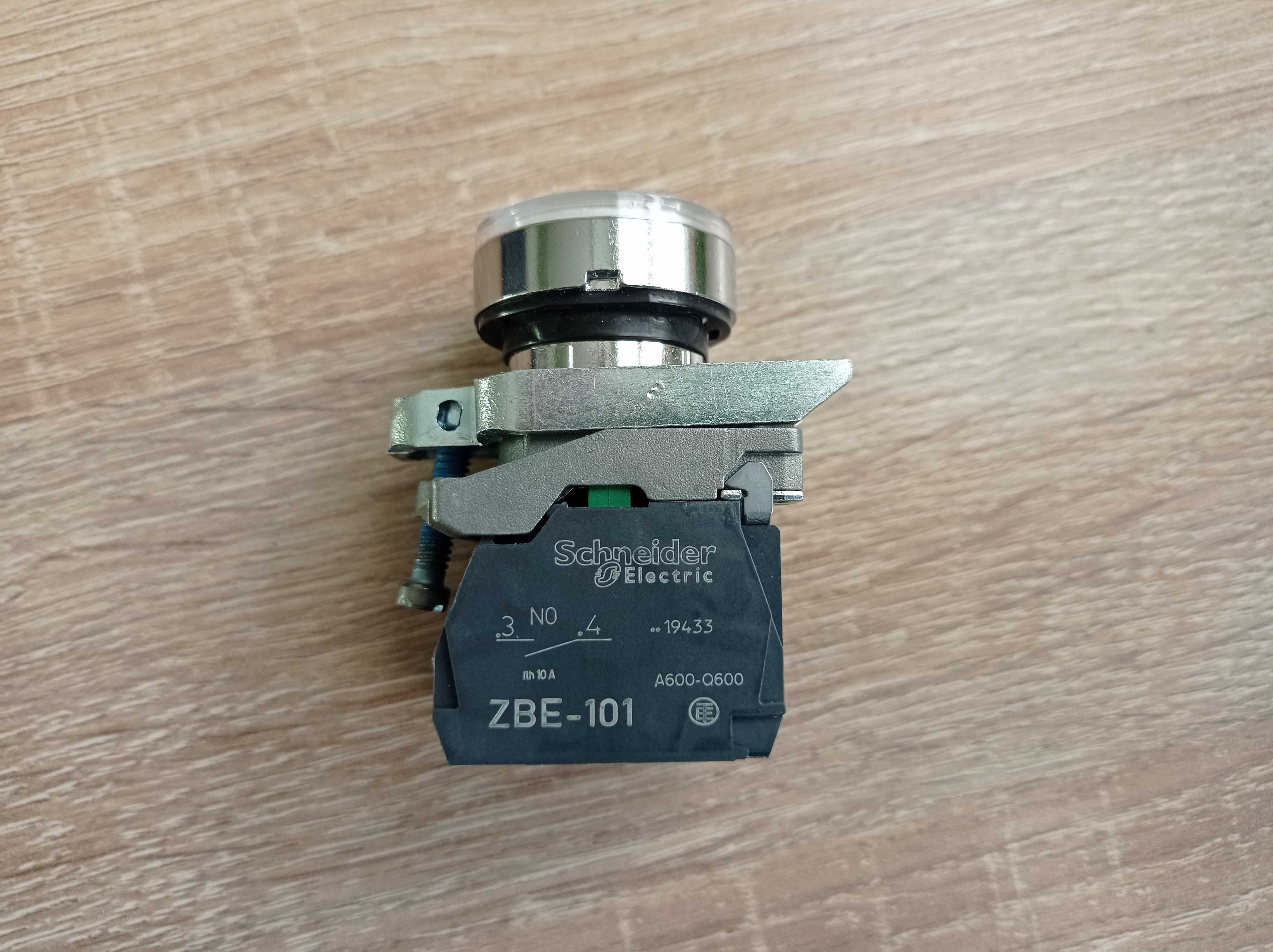 Nowy kpl. przycisk płaski biały, LED 24V, XB4BW31B5  Schneider